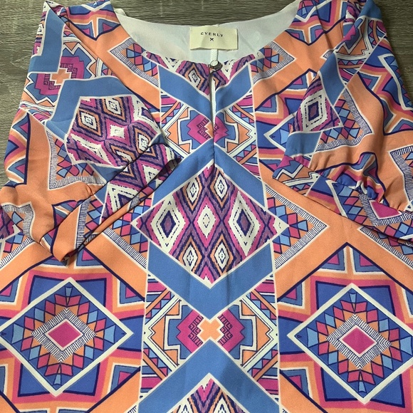 Everly Summer‎ Aztec Print Dress Women’s Size Small Light Flowy Keyhole Short - Picture 1 of 6
